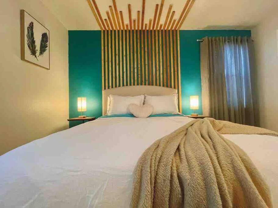 The Botanical Retreat, King Comfort & Poolside Peace Гейнсвил Екстериор снимка