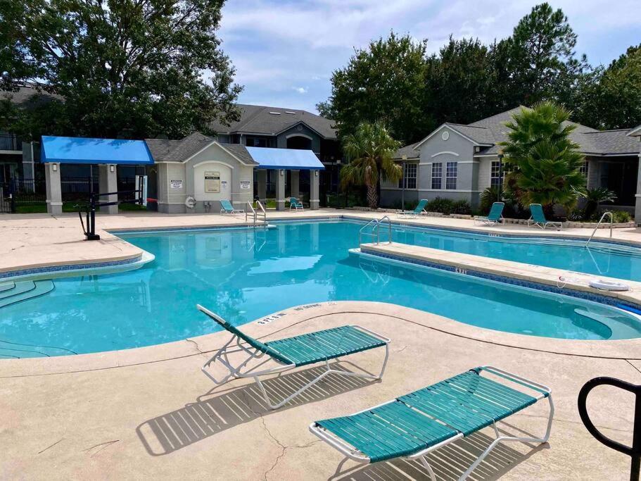 The Botanical Retreat, King Comfort & Poolside Peace Гейнсвил Екстериор снимка