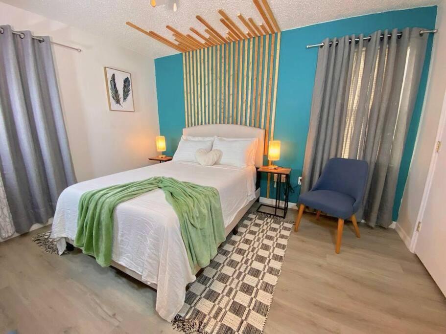 The Botanical Retreat, King Comfort & Poolside Peace Гейнсвил Екстериор снимка